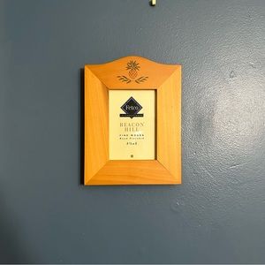 Fetco Beacon Hill Pineapple Stencil Wood Wall Frame - 3.5x5, Natural Finish